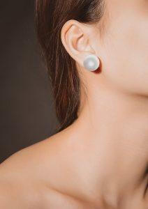 gray peal earring